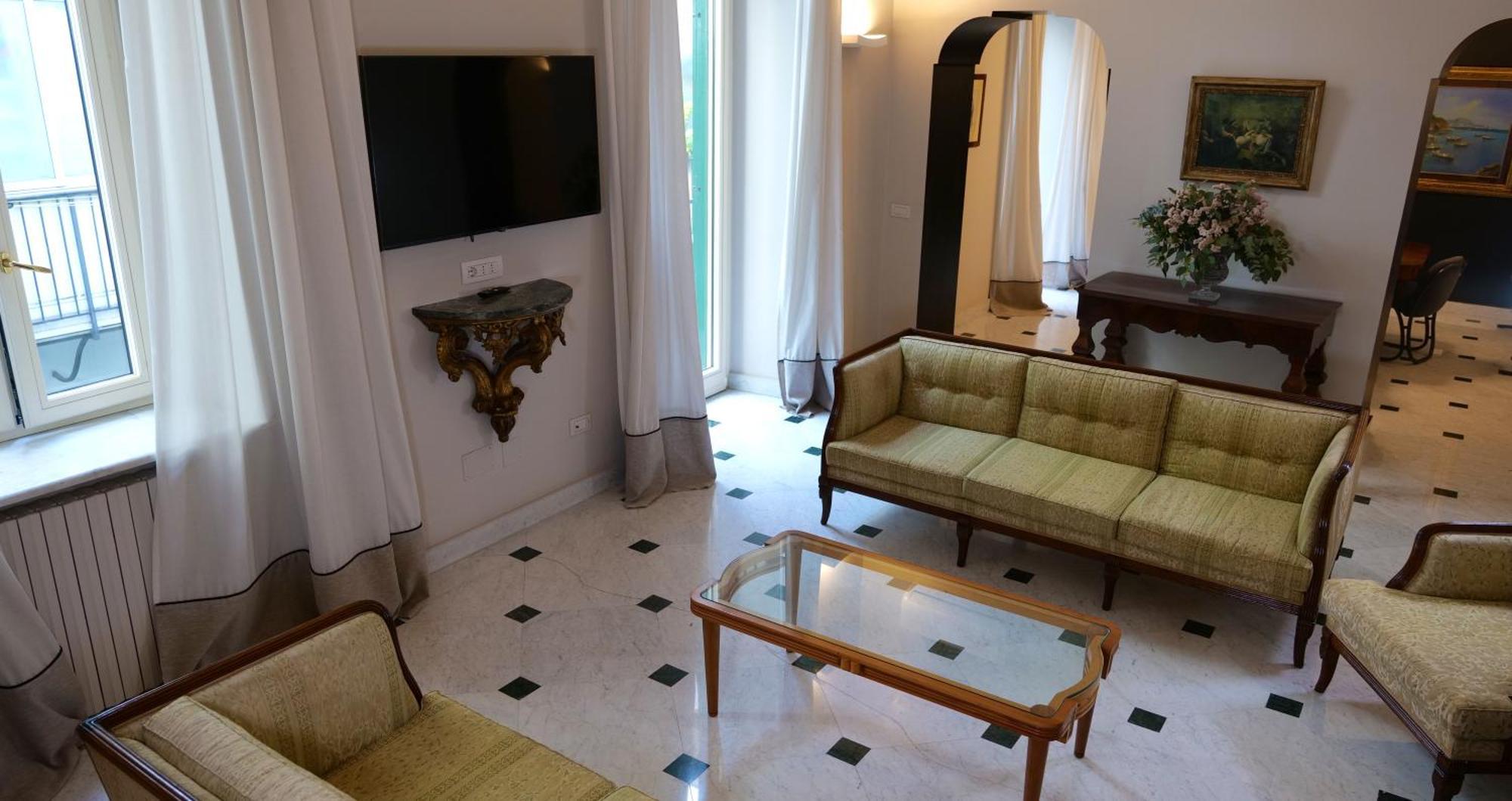 Luxury Piazzetta Rodino Apartment Naples