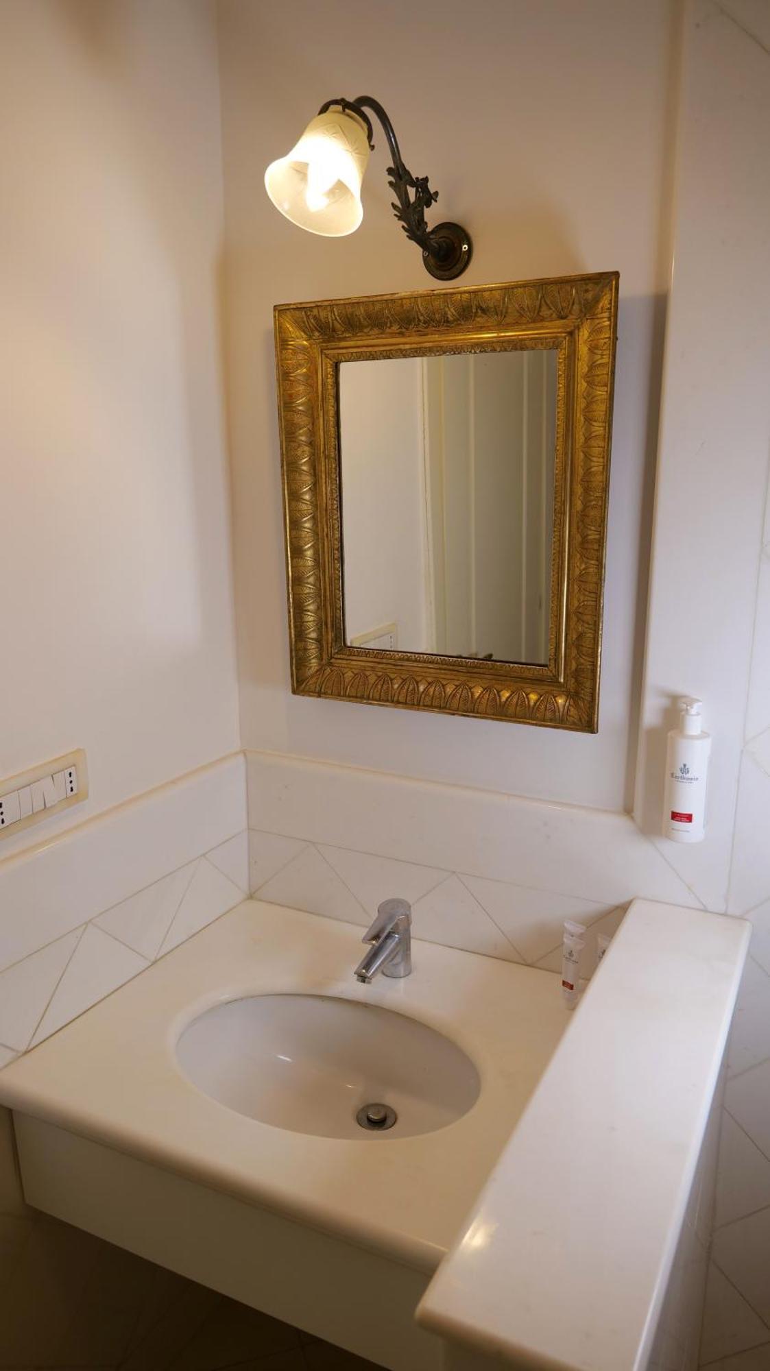 Luxury Piazzetta Rodino Apartment *