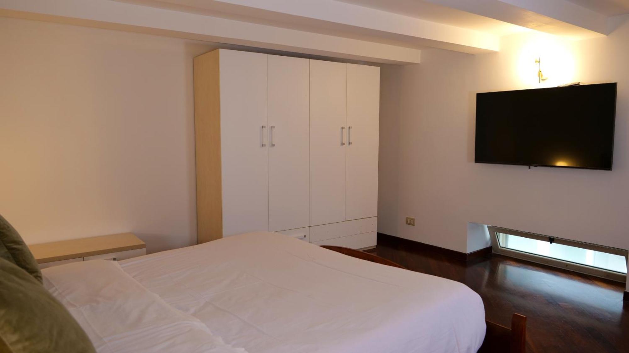 Luxury Piazzetta Rodino Apartment